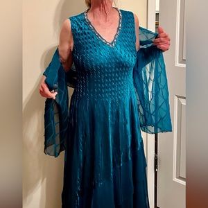 Perfect dress for cruise or wedding.Teal, Sz Med.Shoulder wrap/scarf to match.
